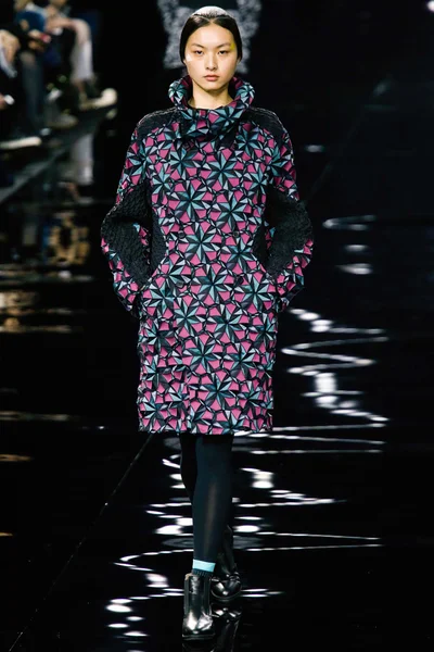 Look 28